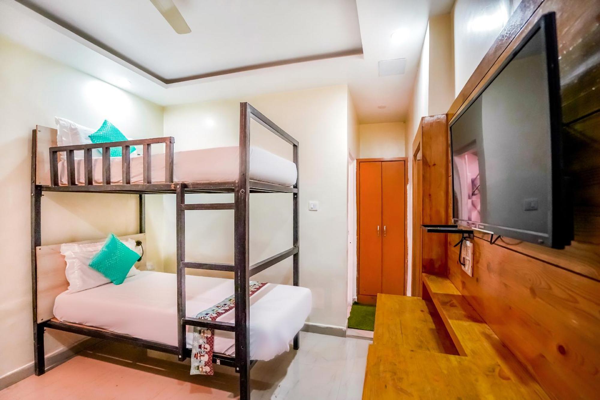 Хостел The Bunksters Mcleodganj, Dharmkot Мак-Леод-Гейндж Экстерьер фото