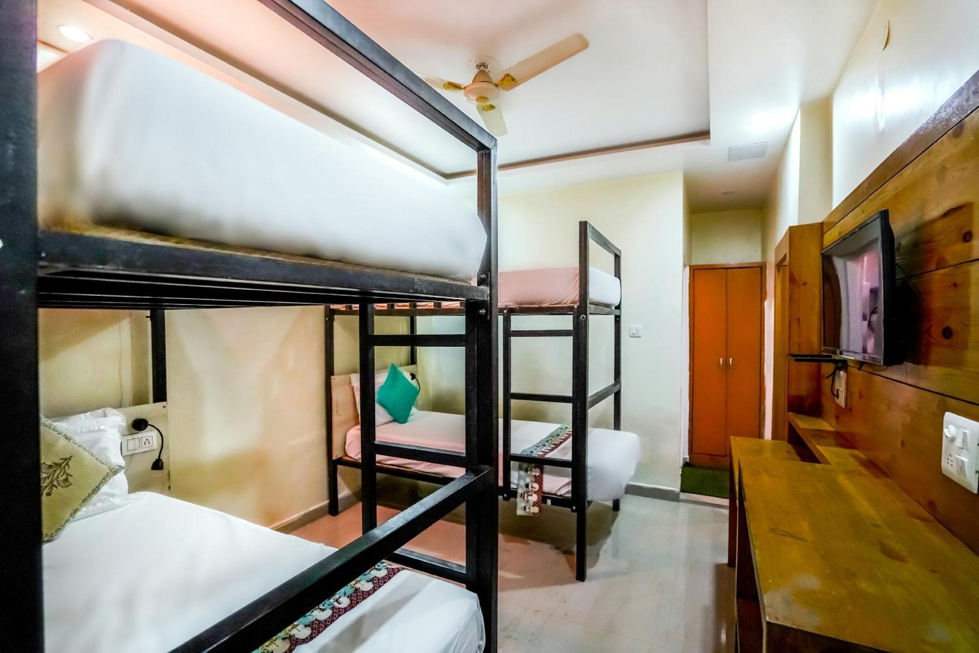 Хостел The Bunksters Mcleodganj, Dharmkot Мак-Леод-Гейндж Экстерьер фото