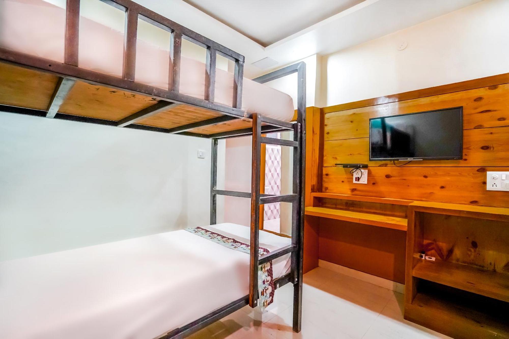 Хостел The Bunksters Mcleodganj, Dharmkot Мак-Леод-Гейндж Экстерьер фото