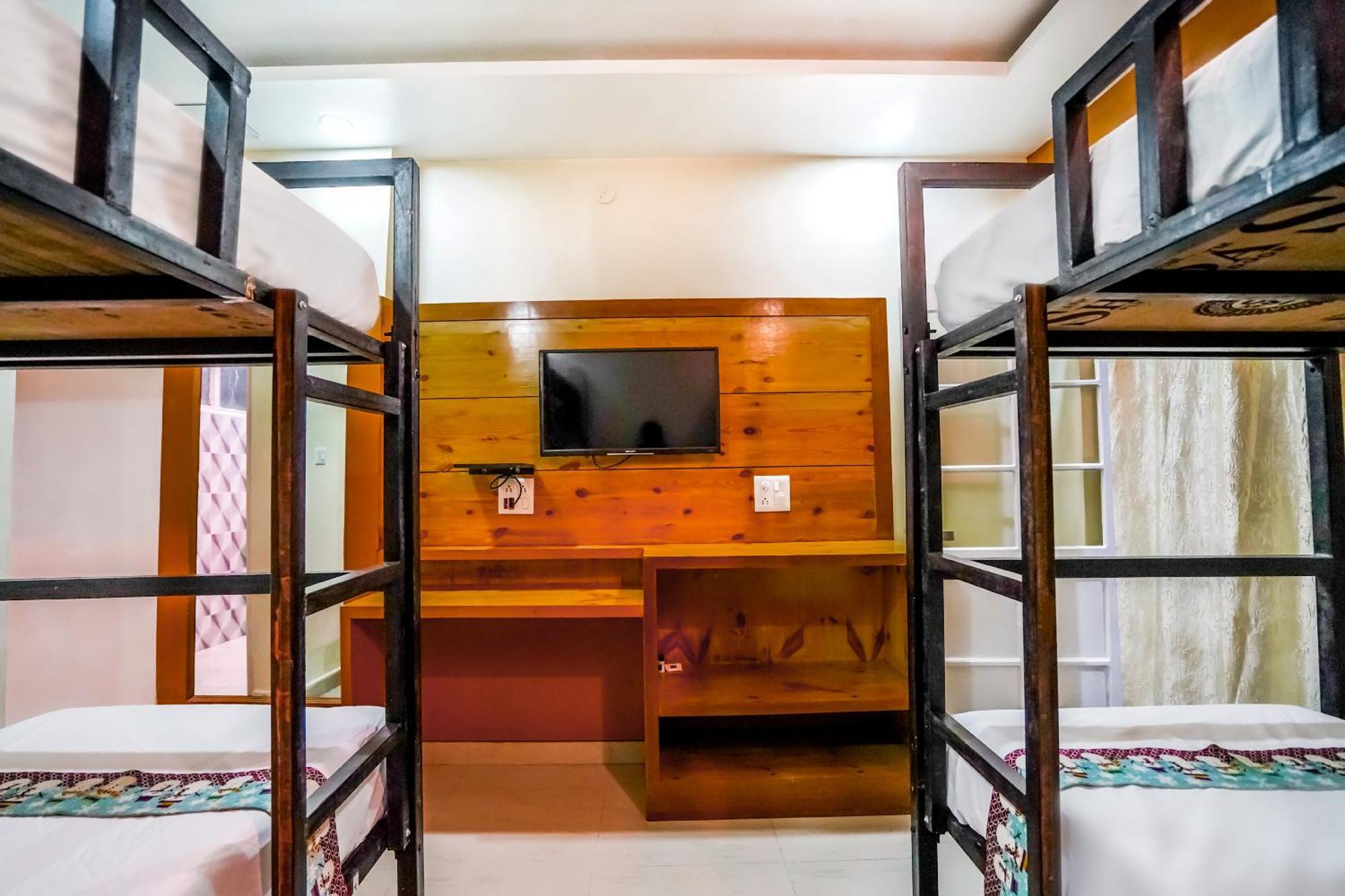 Хостел The Bunksters Mcleodganj, Dharmkot Мак-Леод-Гейндж Экстерьер фото