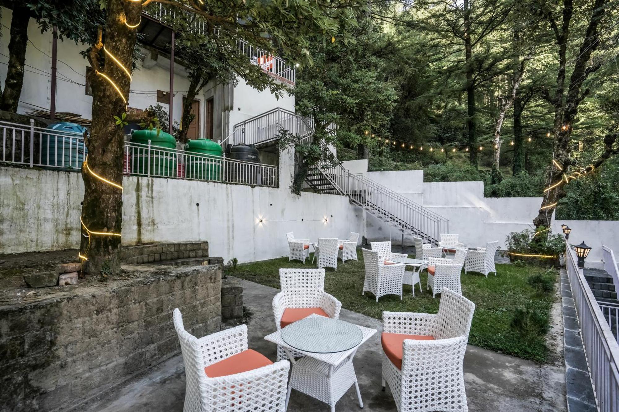Хостел The Bunksters Mcleodganj, Dharmkot Мак-Леод-Гейндж Экстерьер фото